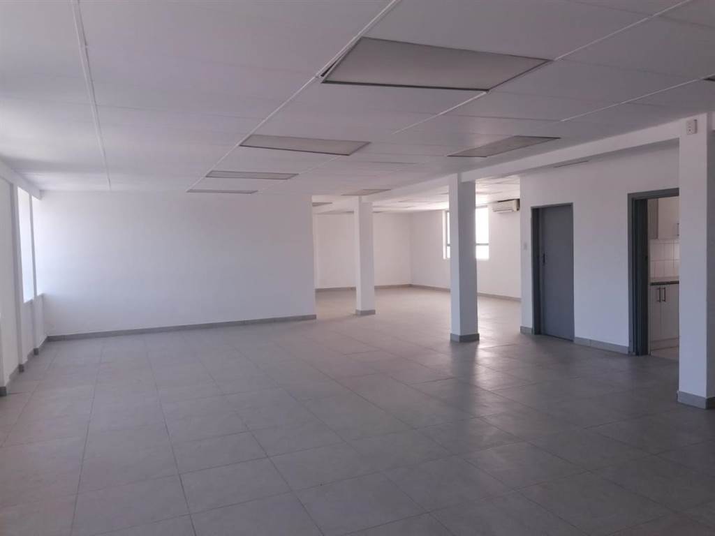 1177.7  m² Commercial space in Paarl Central West photo number 5