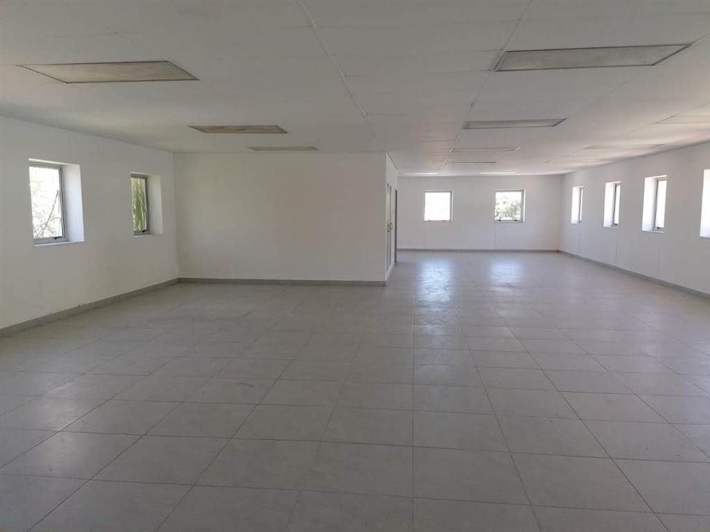 1177.7  m² Commercial space in Paarl Central West photo number 6