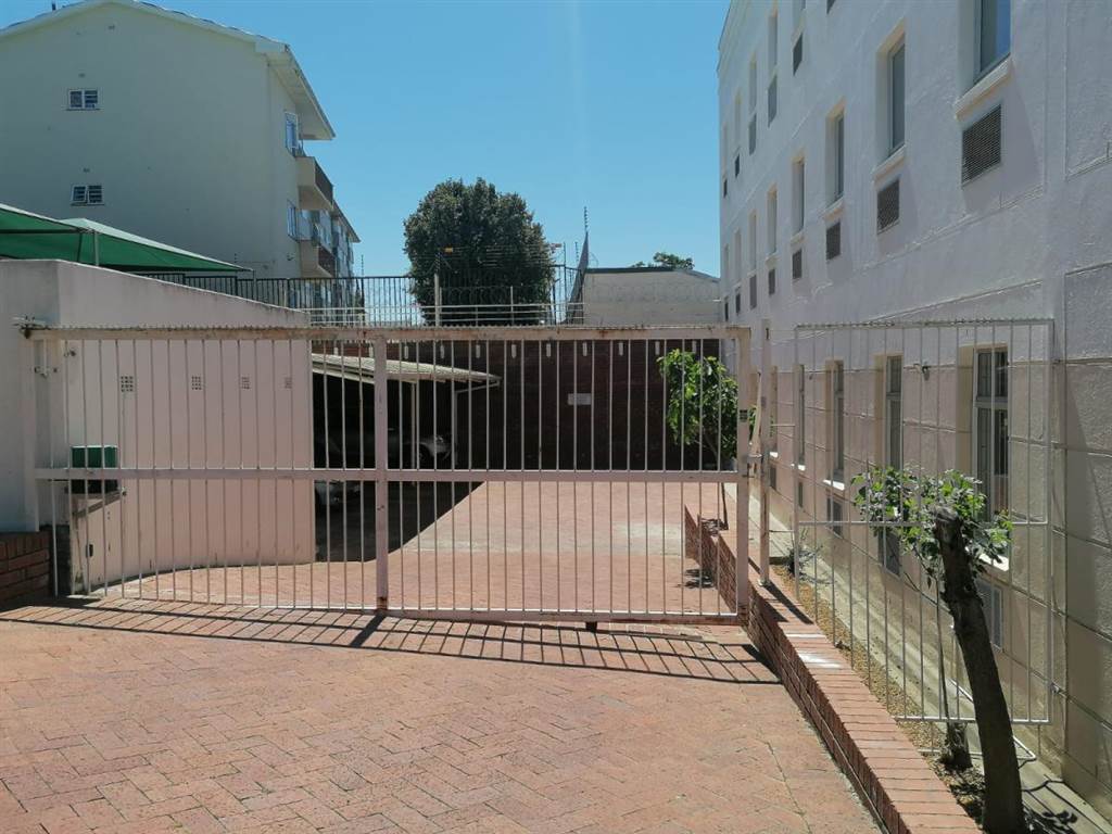 1177.7  m² Commercial space in Paarl Central West photo number 9