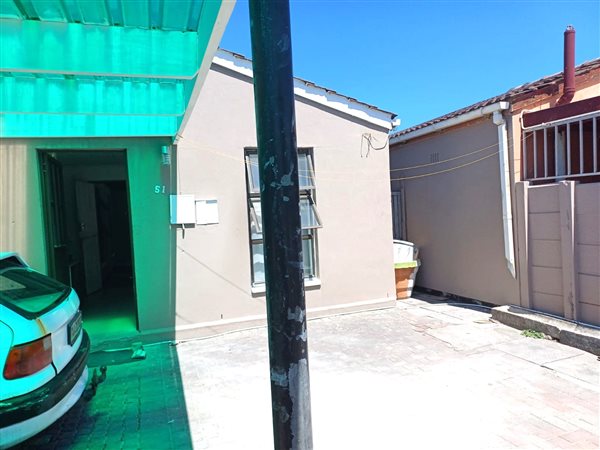 6 Bed House in Mitchells Plain