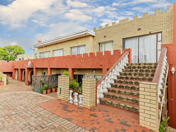 8 Bedroom House