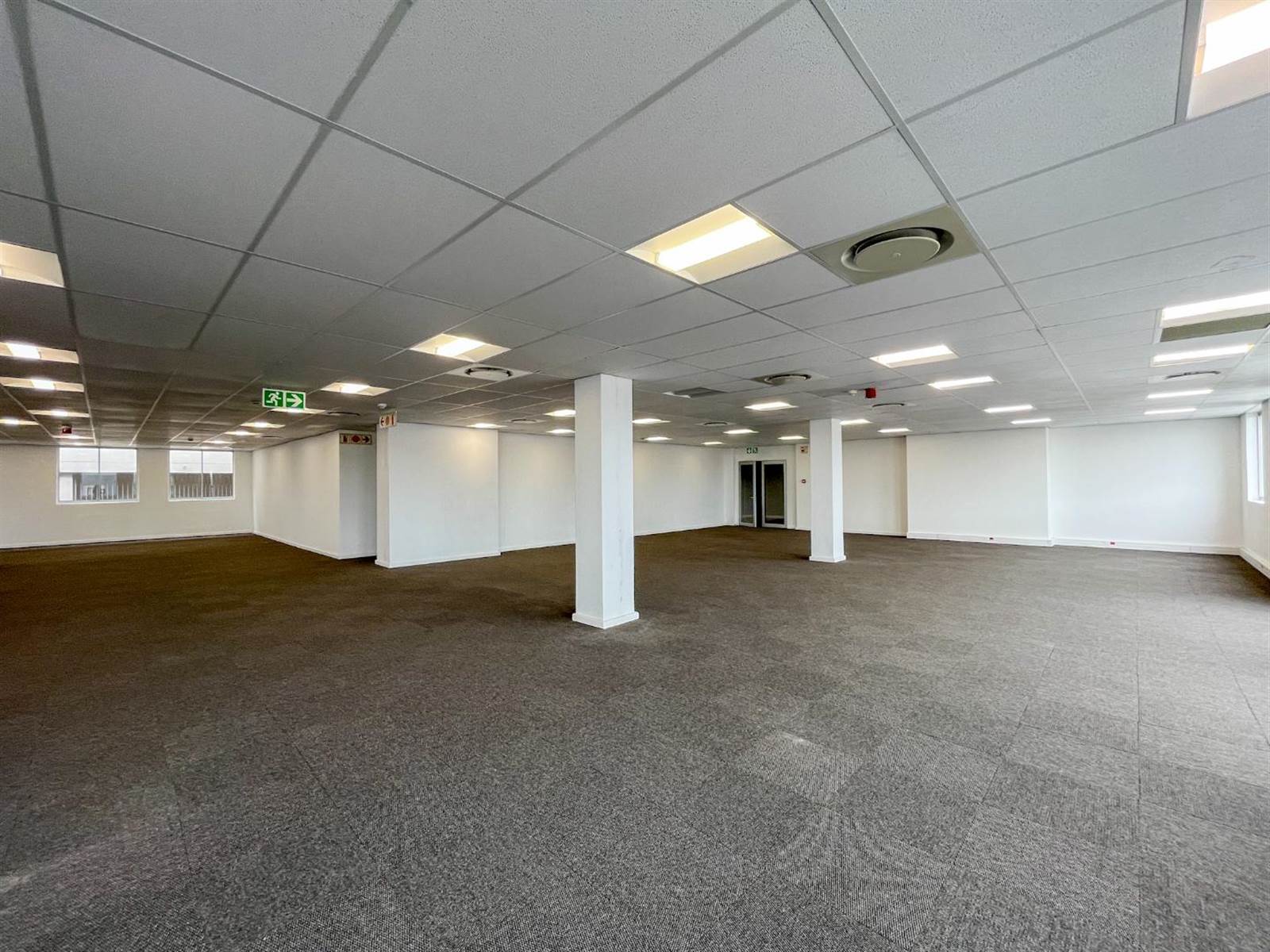 630  m² Office Space in Oakdale photo number 2