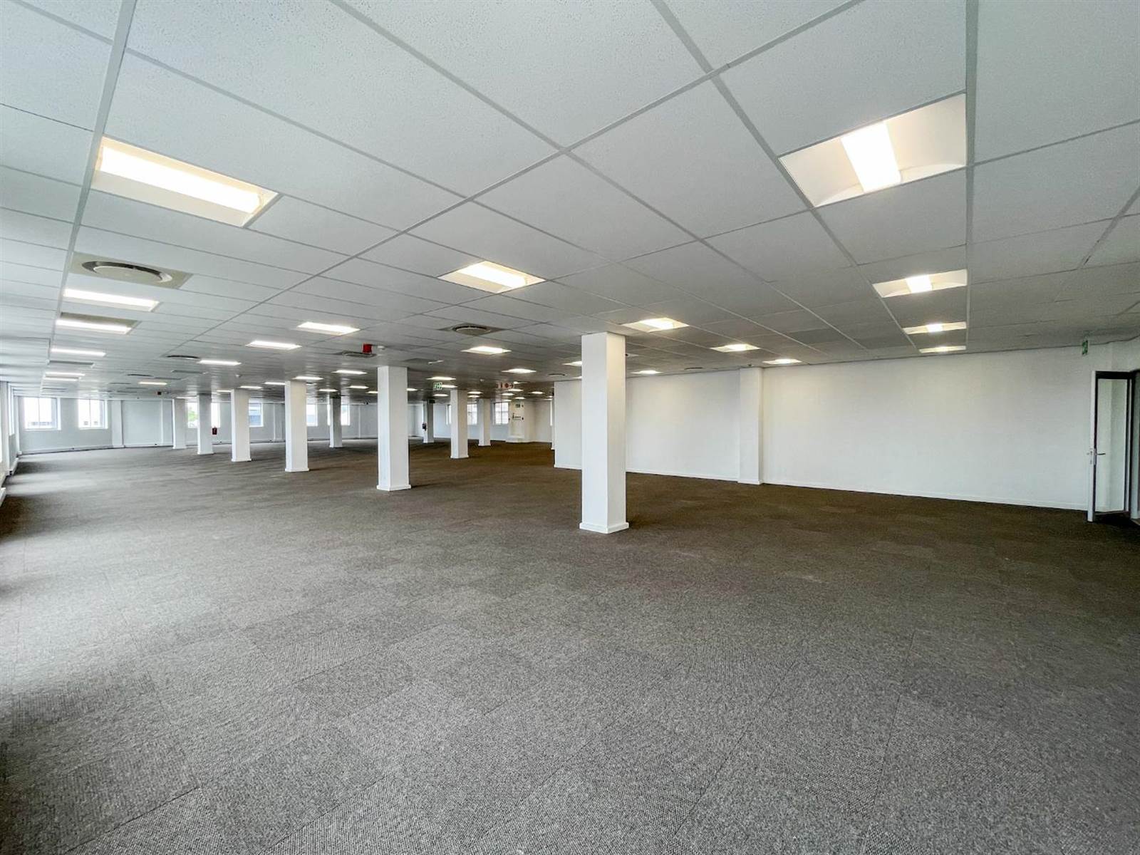 630  m² Office Space in Oakdale photo number 3