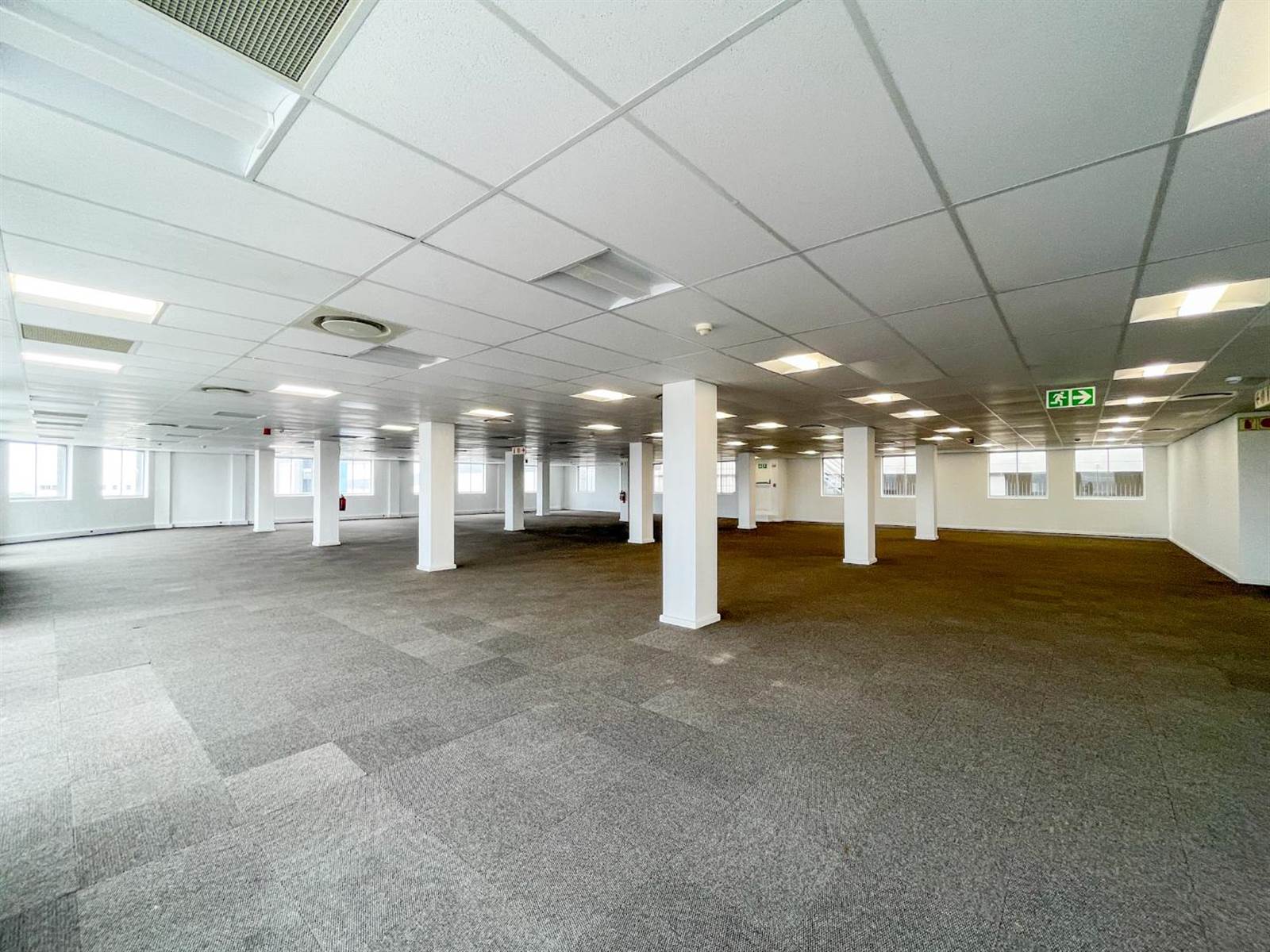 630  m² Office Space in Oakdale photo number 1