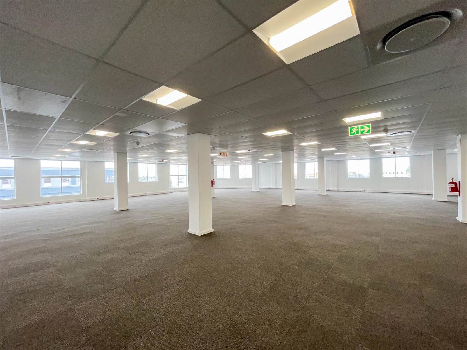 630  m² Office Space in Oakdale photo number 8