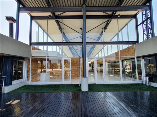 446  m² Commercial space in Fourways