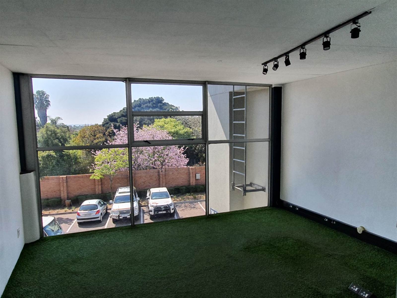 446  m² Commercial space in Fourways photo number 11
