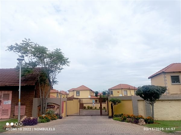3 Bedroom Townhouse 3 Bedroom Townhouse