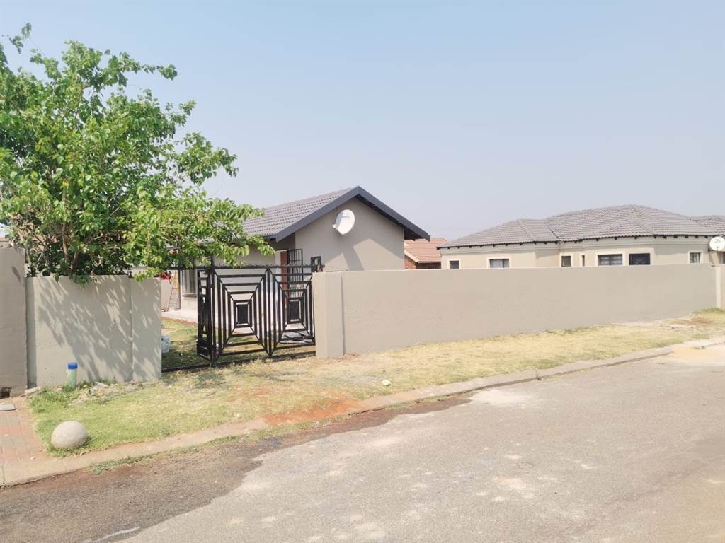 2 Bed House in Spruit View photo number 7
