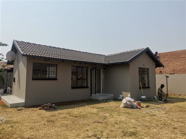 2 Bed House in Spruit View