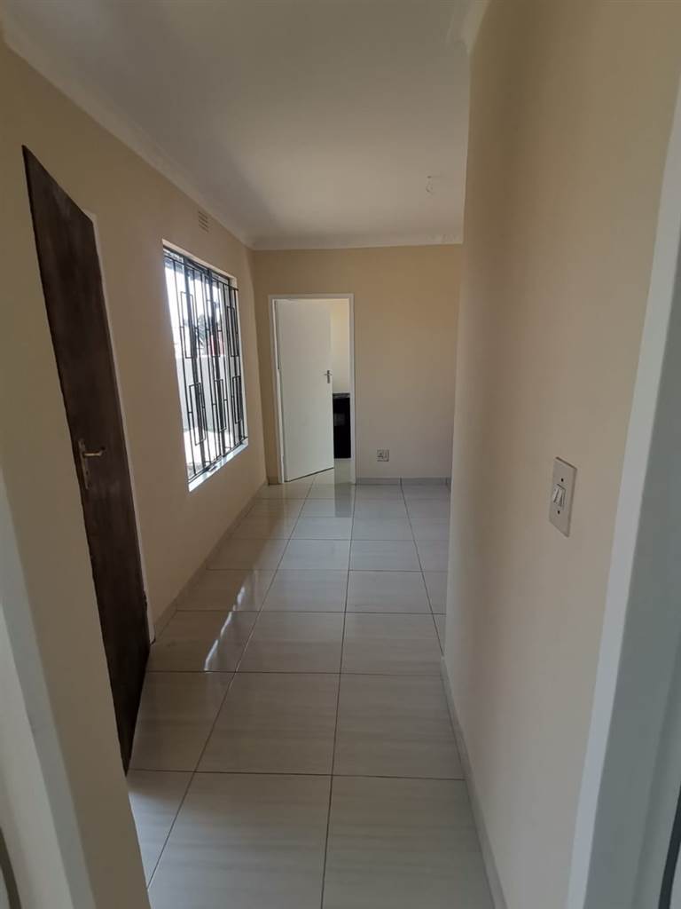 2 Bed House in Spruit View photo number 6