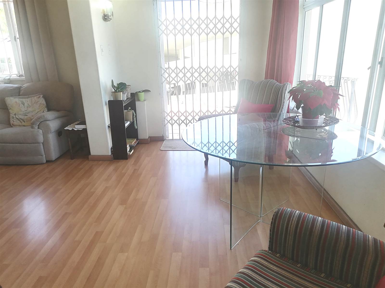 2 Bed Apartment in Musgrave photo number 28