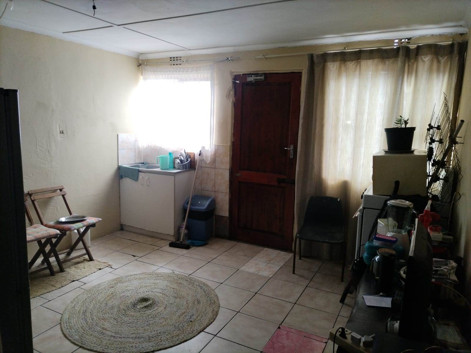 2 Bed House in Mfuleni photo number 3