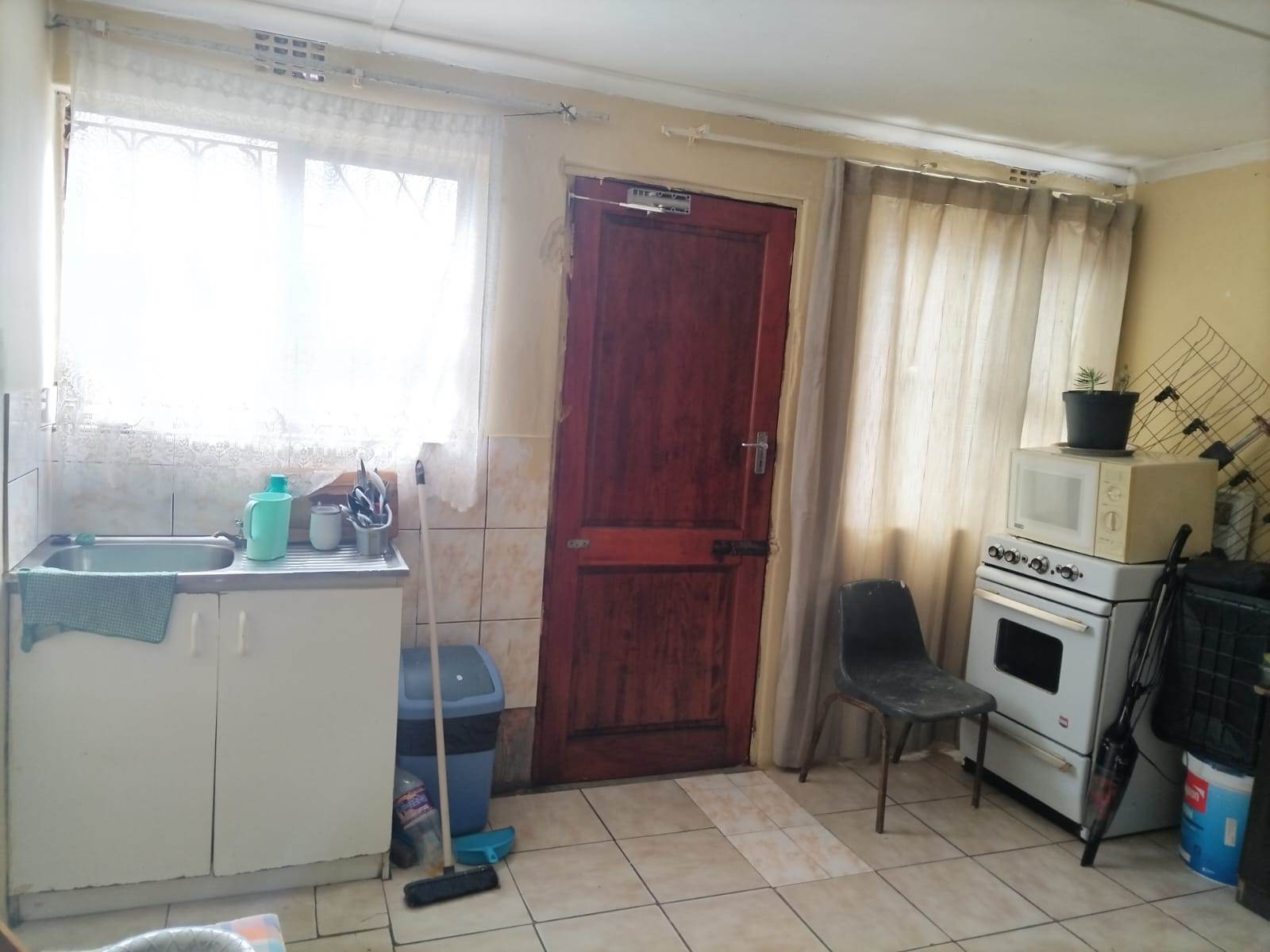 2 Bed House in Mfuleni photo number 4