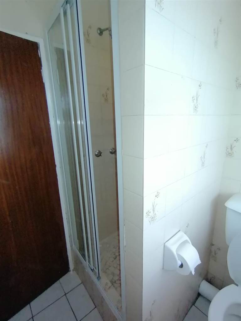 3 Bed Flat in Vereeniging Central photo number 7