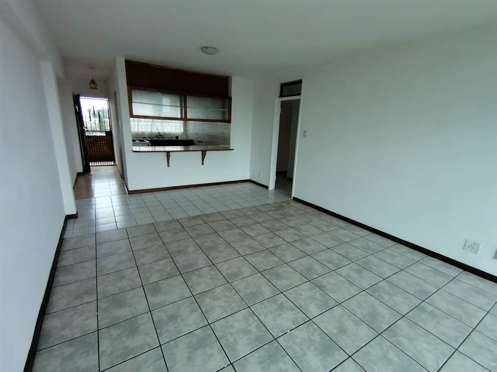 3 Bed Flat in Vereeniging Central photo number 2
