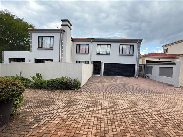 6 Bedroom House 6 Bedroom House