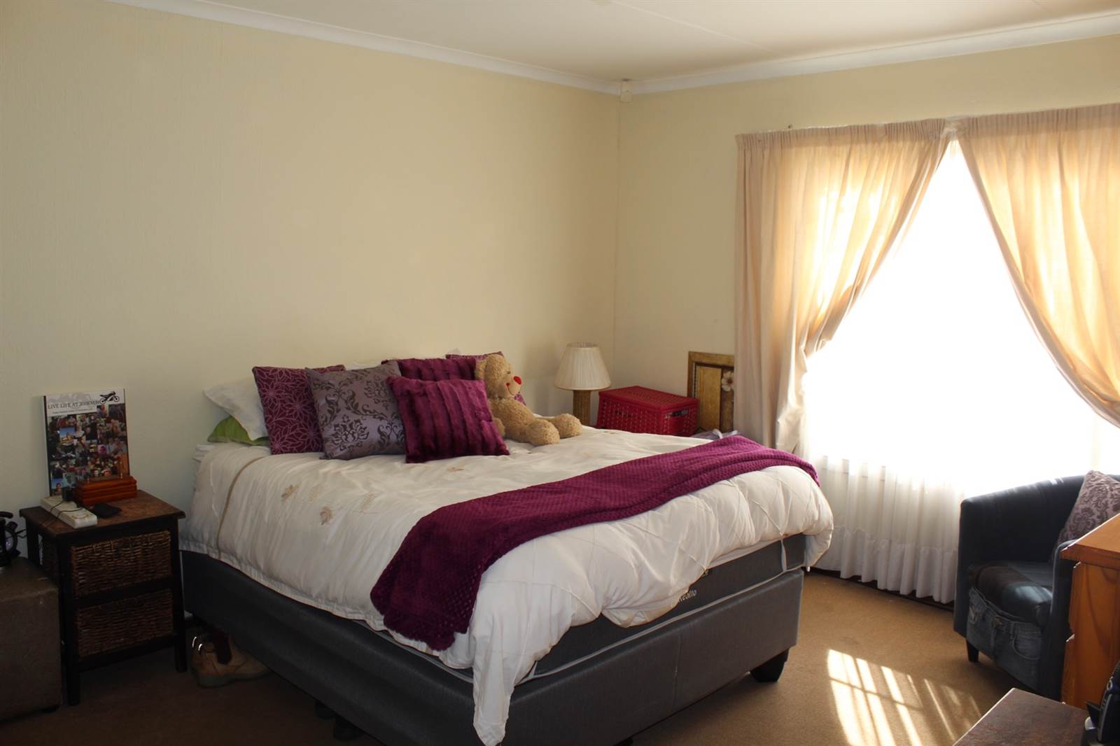 2 Bed Townhouse in Rooihuiskraal North photo number 7