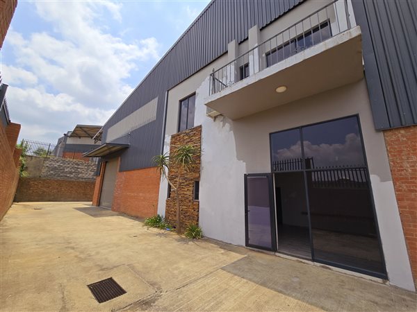 897  m² Industrial space