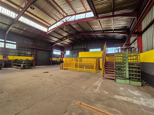 648  m² Industrial space