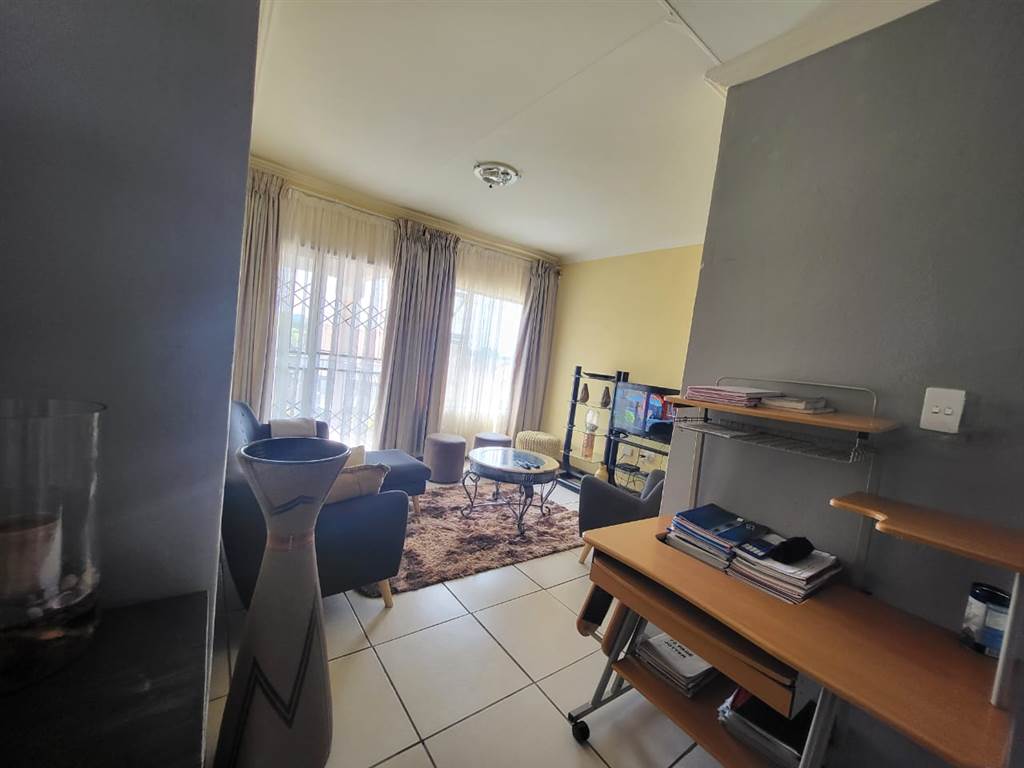 4 Bed House in Tlhabane photo number 9