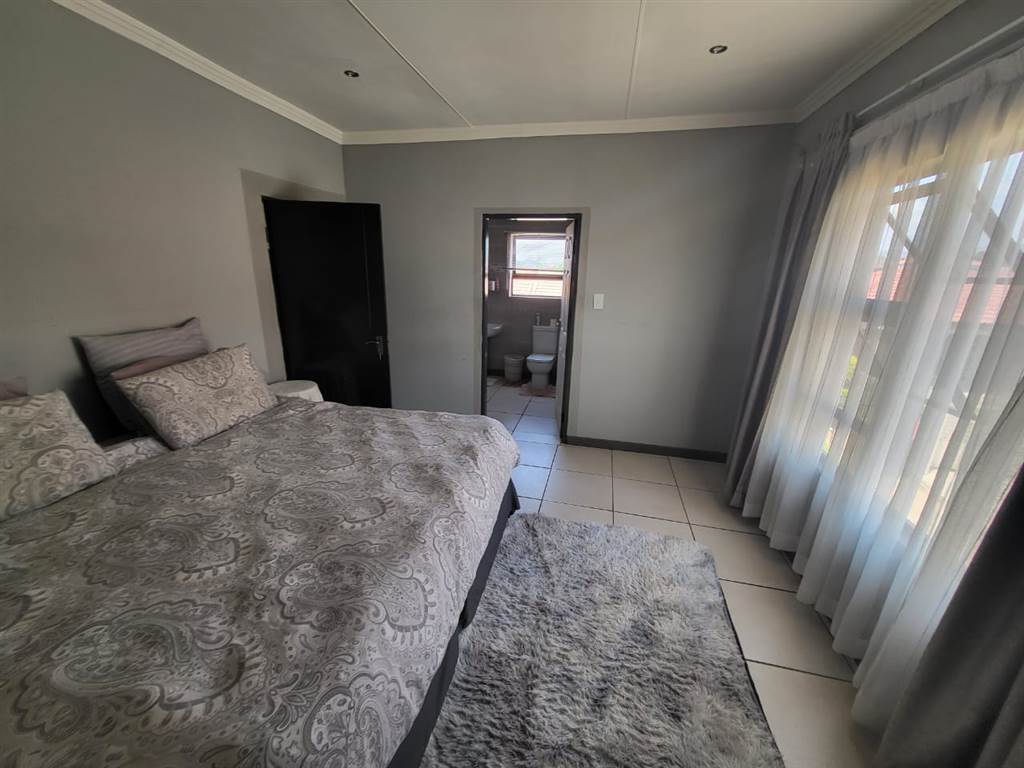 4 Bed House in Tlhabane photo number 15