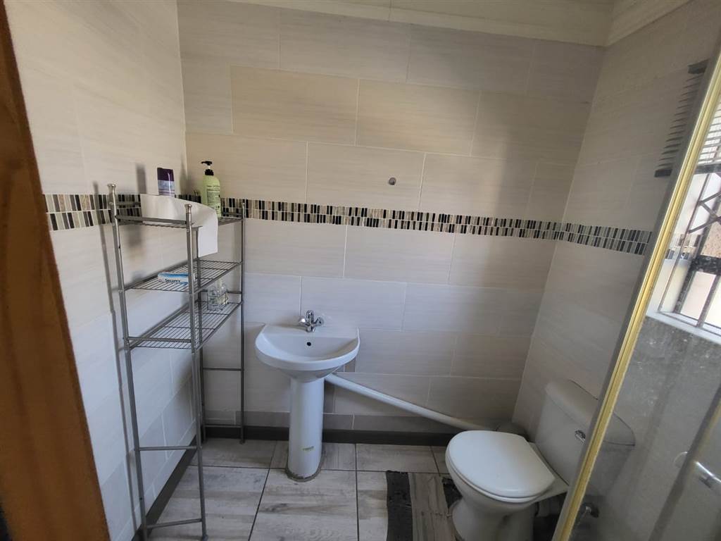 4 Bed House in Tlhabane photo number 27