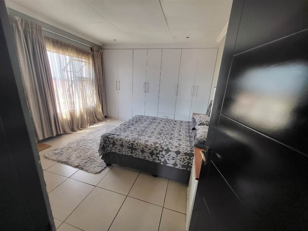 4 Bed House in Tlhabane photo number 20