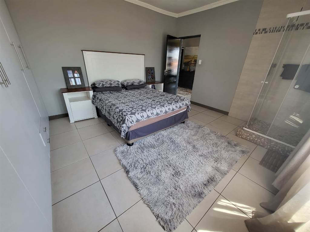 4 Bed House in Tlhabane photo number 21