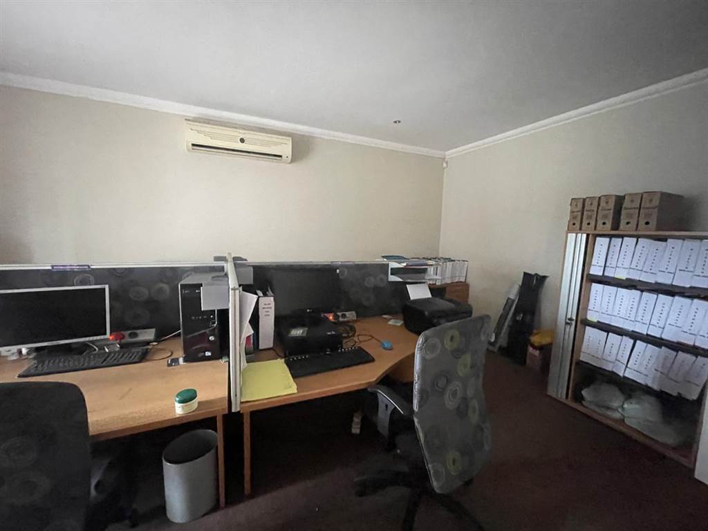 300  m² Commercial space in Boksburg South photo number 19