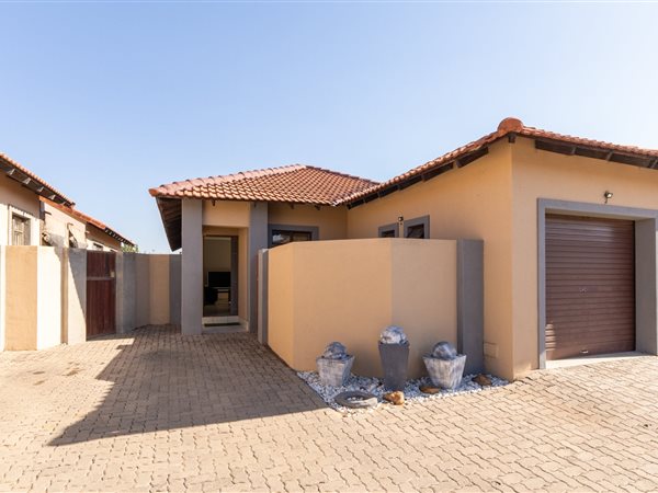 3 Bedroom Townhouse 3 Bedroom Townhouse