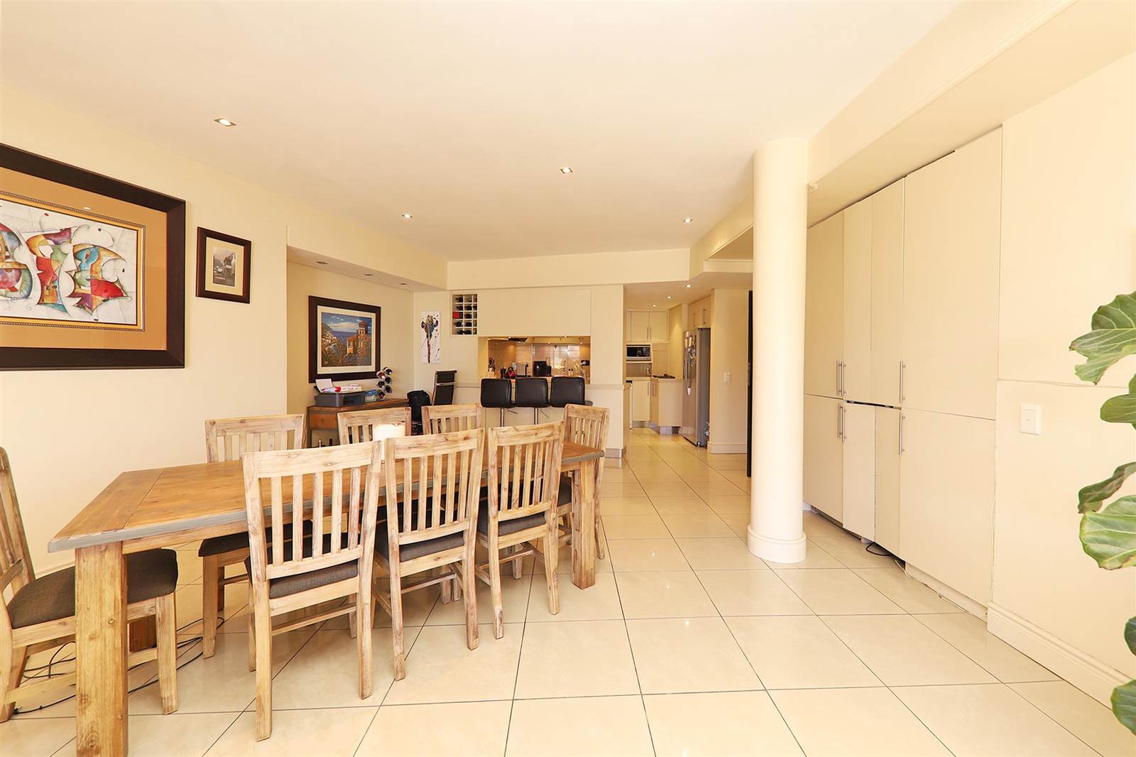 3 Bed Apartment in Sea Point photo number 12