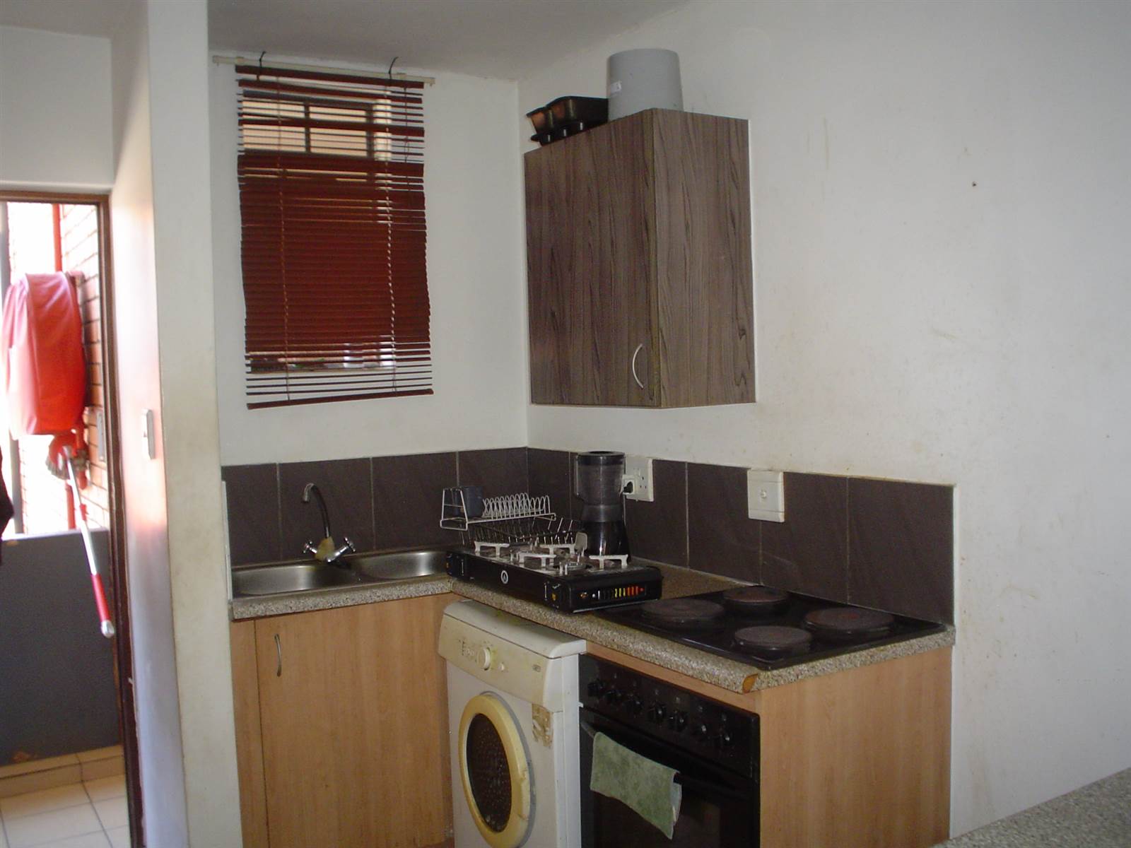 2 Bed Apartment in Rooihuiskraal North photo number 4