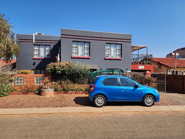 7 Bed House in Lenasia South