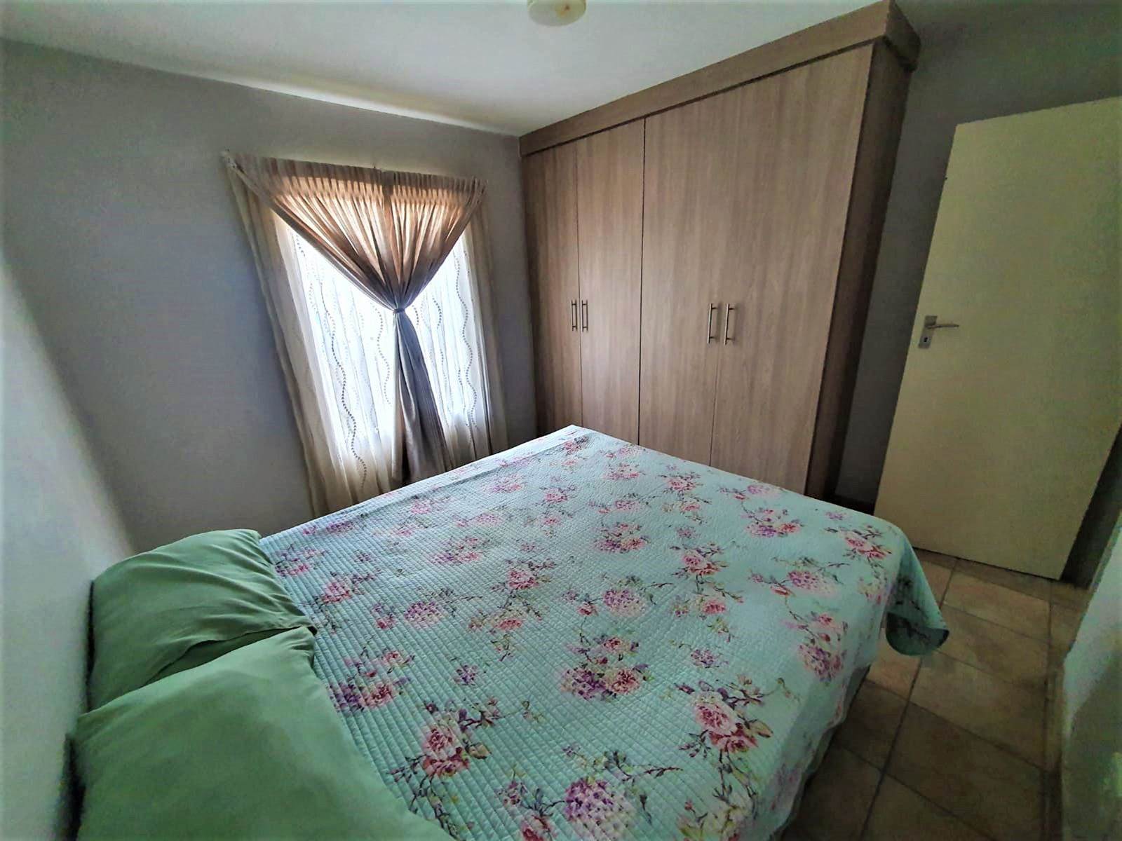 2 Bed Apartment in Rooihuiskraal North photo number 20
