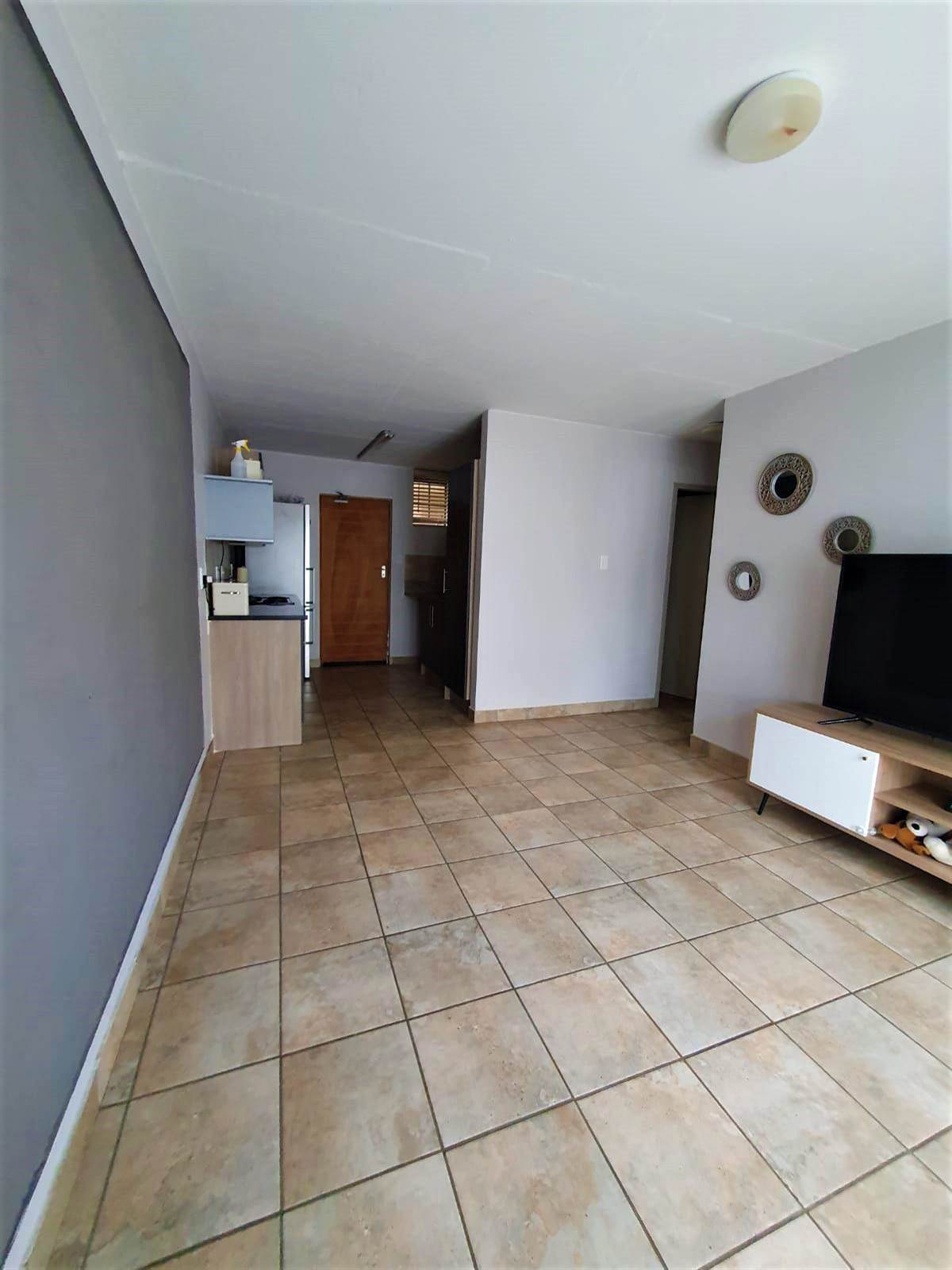 2 Bed Apartment in Rooihuiskraal North photo number 11