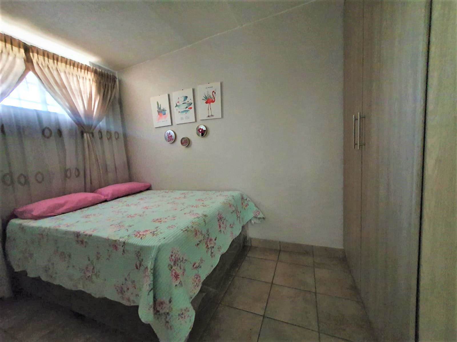 2 Bed Apartment in Rooihuiskraal North photo number 25