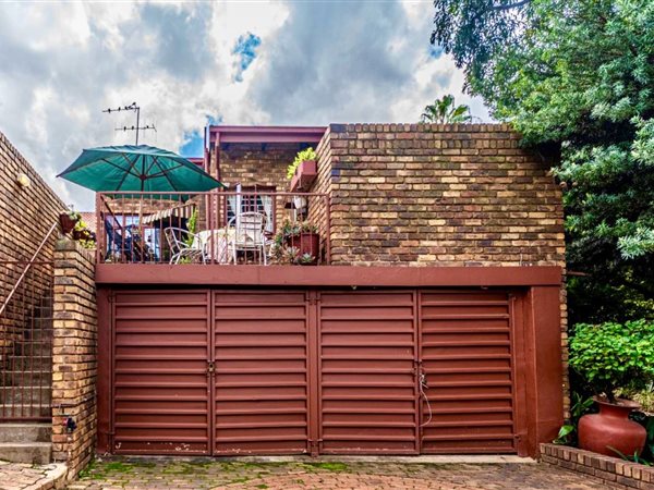 3 Bedroom Townhouse 3 Bedroom Townhouse