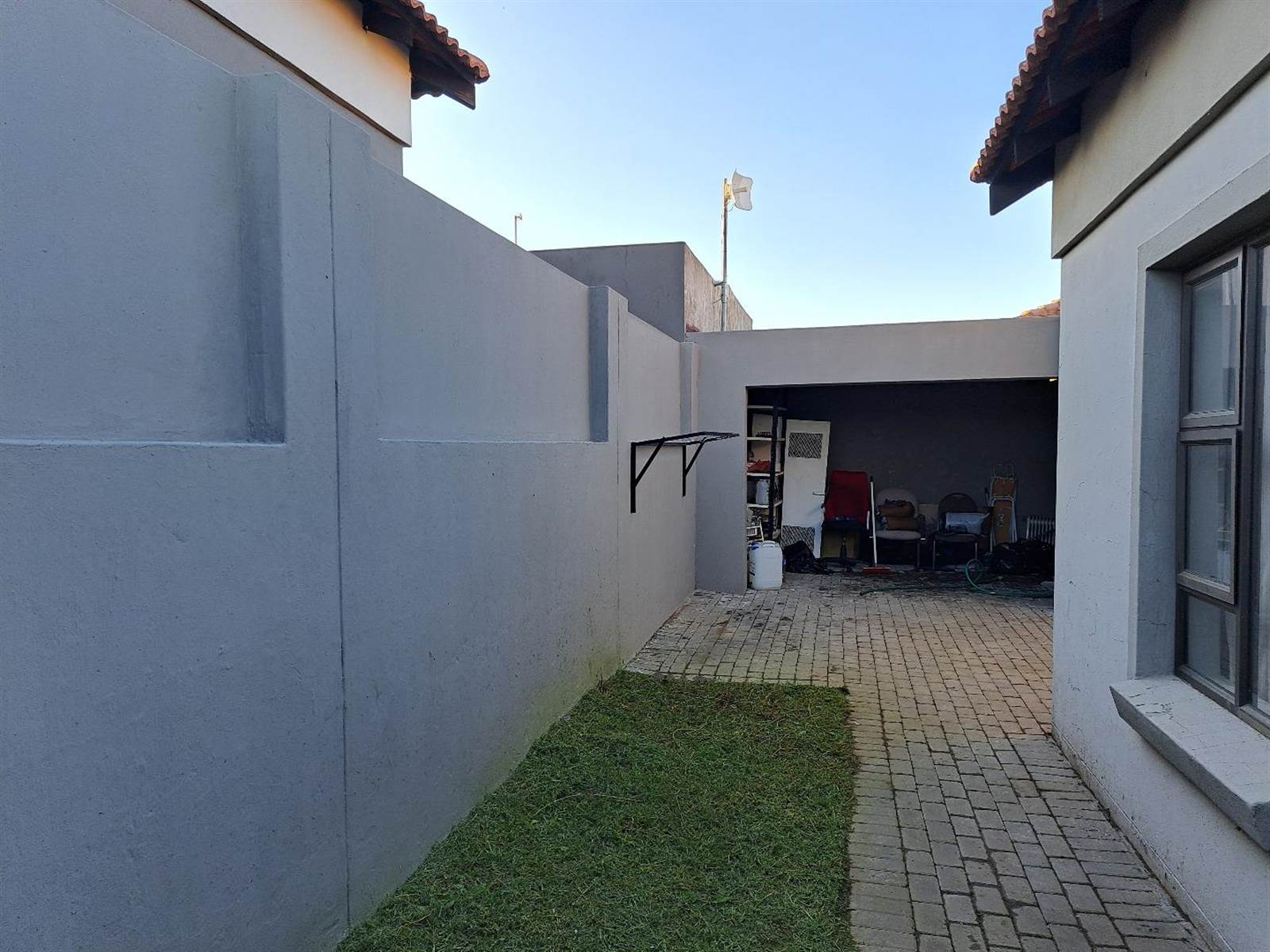 2 Bed Townhouse in Trichardt photo number 28