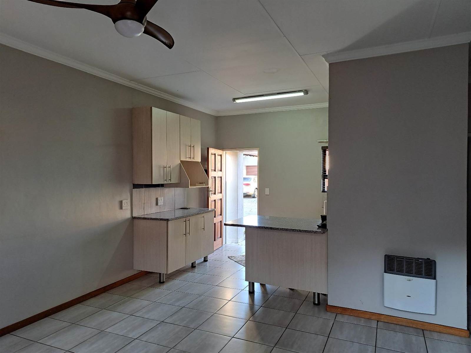 2 Bed Townhouse in Trichardt photo number 14