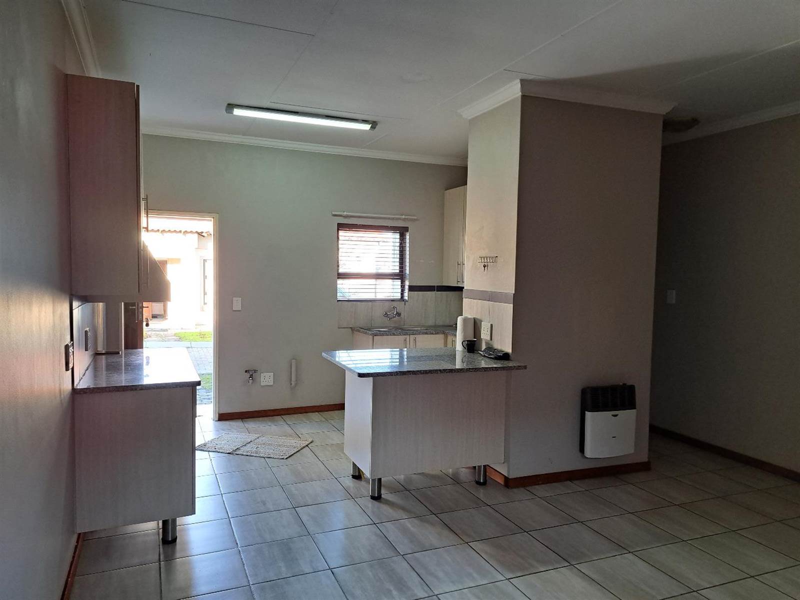 2 Bed Townhouse in Trichardt photo number 11