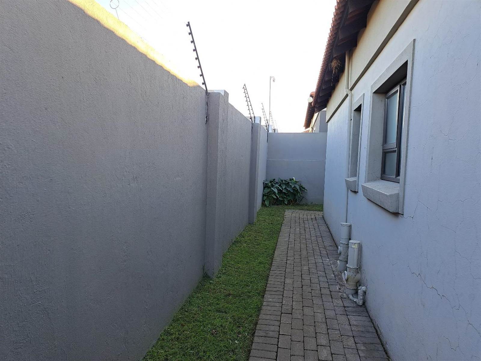 2 Bed Townhouse in Trichardt photo number 27