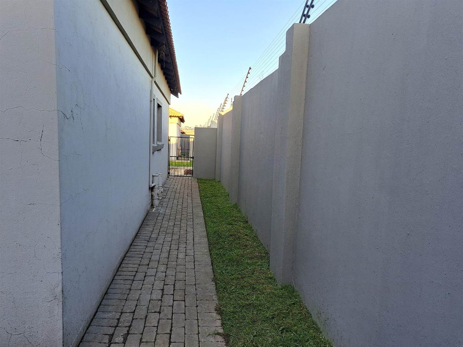 2 Bed Townhouse in Trichardt photo number 26