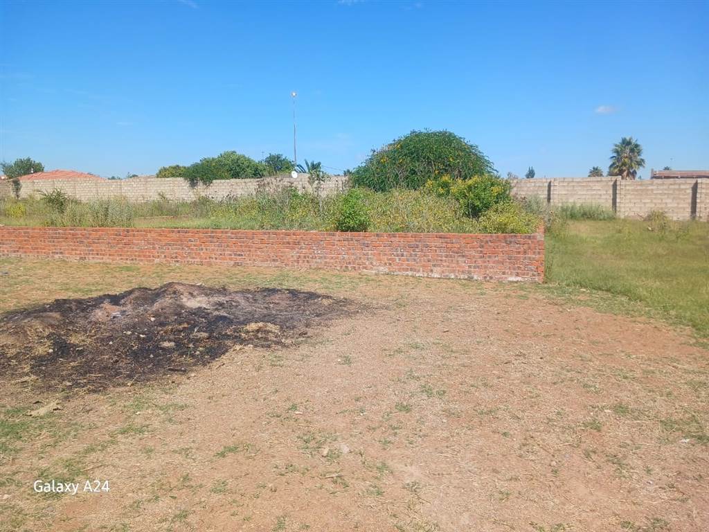 1040 m² Land available in Soshanguve photo number 14