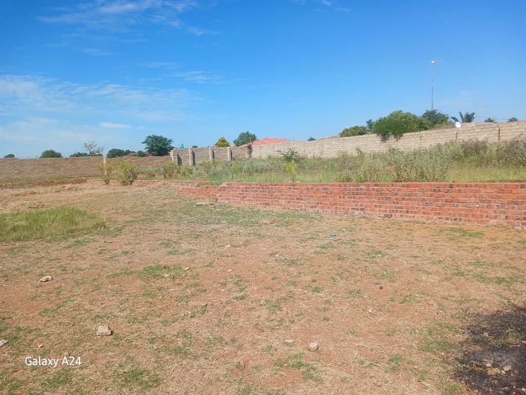 1040 m² Land available in Soshanguve photo number 6