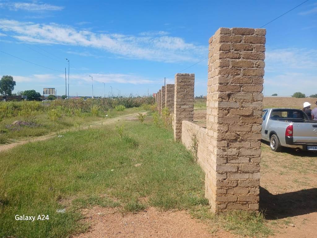 1040 m² Land available in Soshanguve photo number 9