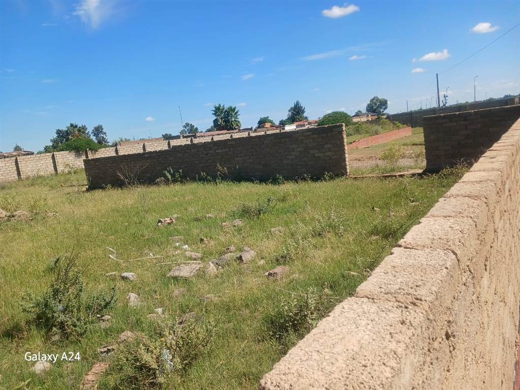 1040 m² Land available in Soshanguve photo number 11