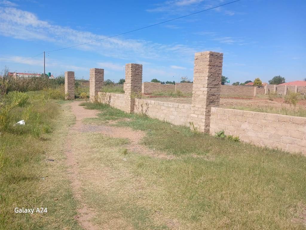 1040 m² Land available in Soshanguve photo number 4