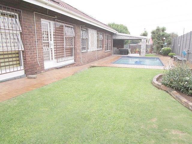 4 Bed House in Harmelia photo number 1