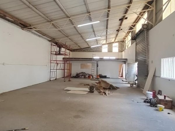 290  m² Industrial space in Pinetown Central